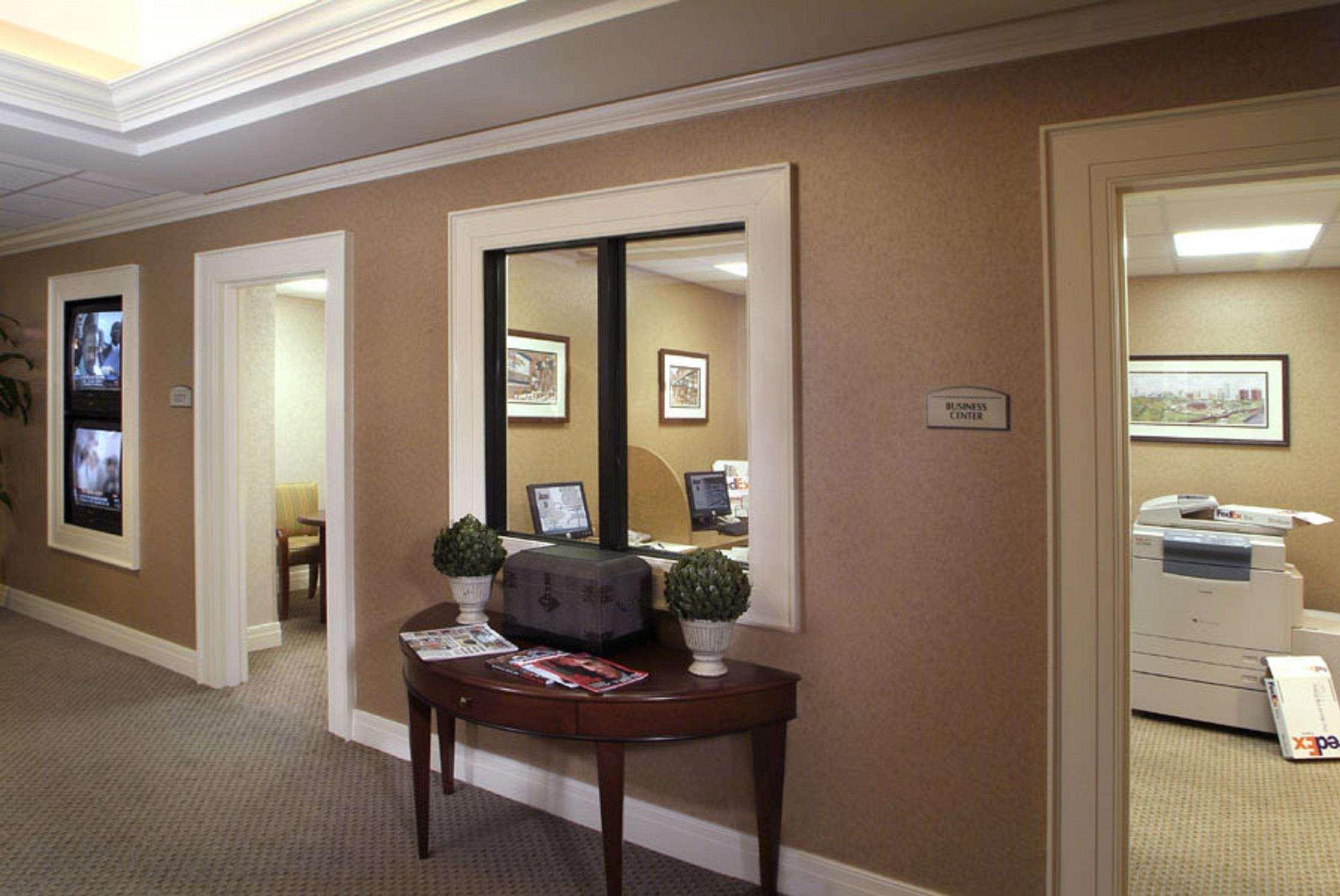 Embassy By Hilton Richmond Hotel 4*