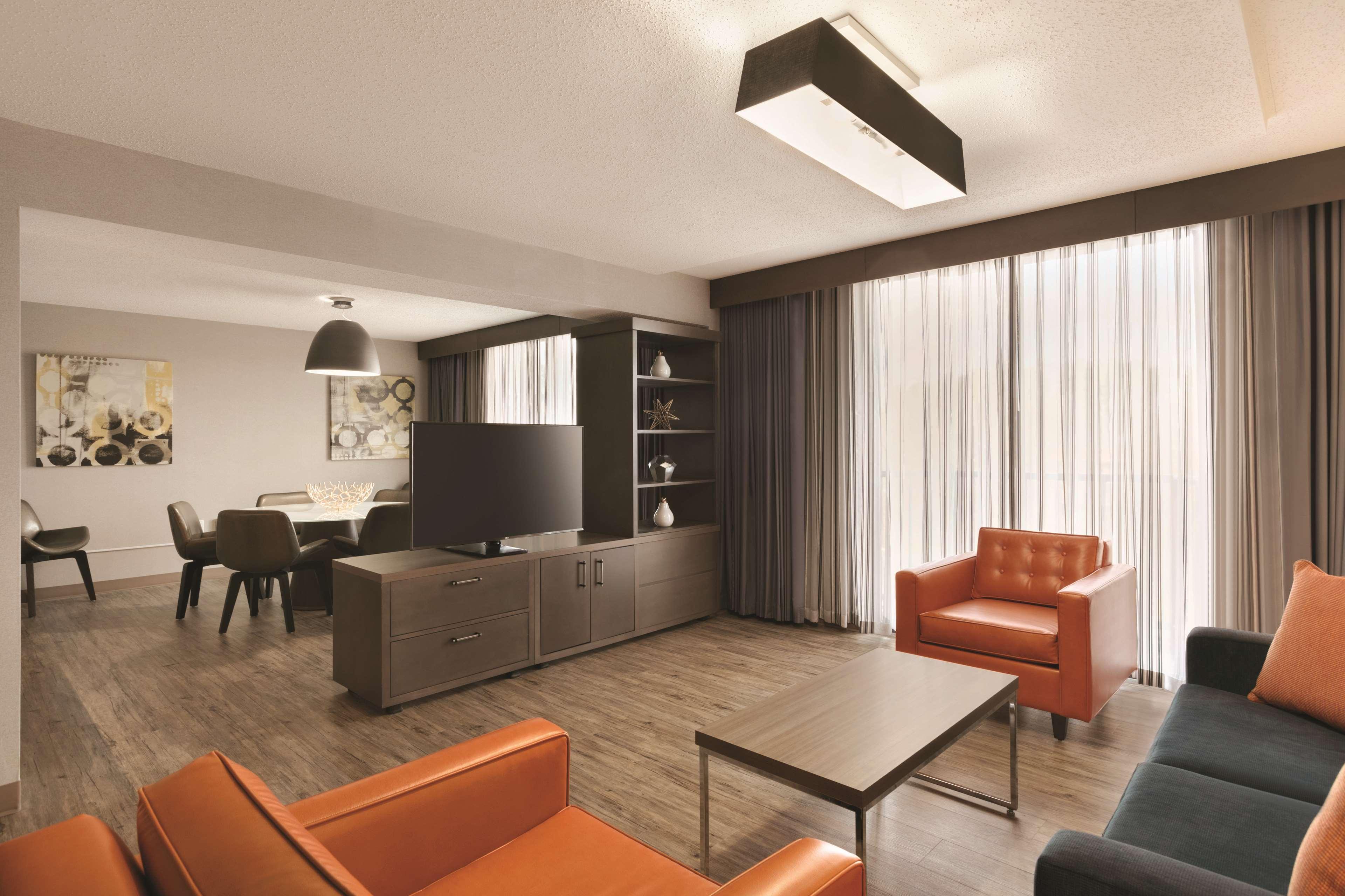 Hotel Embassy By Hilton Richmond Dumbarton