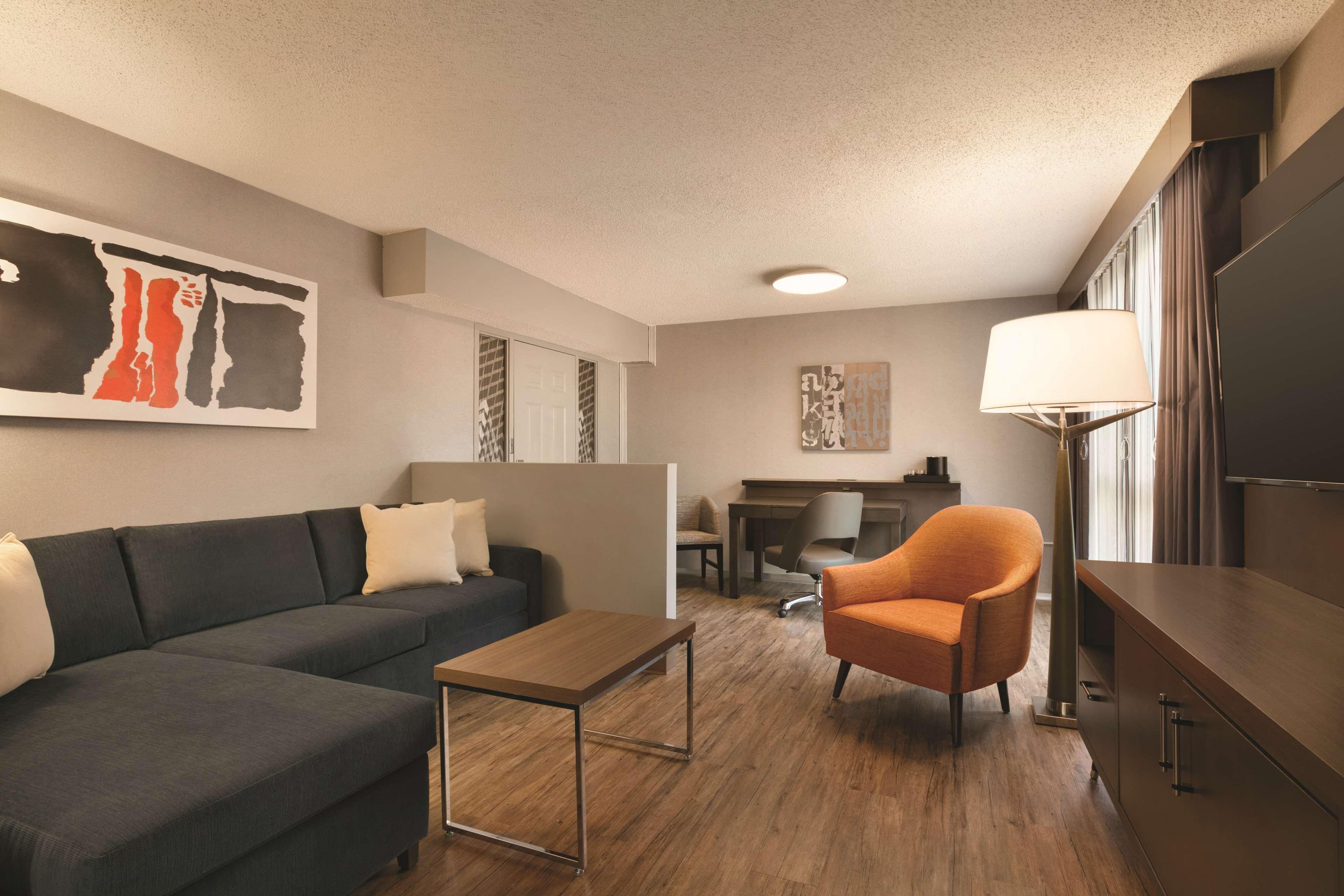 Embassy By Hilton Richmond 4*