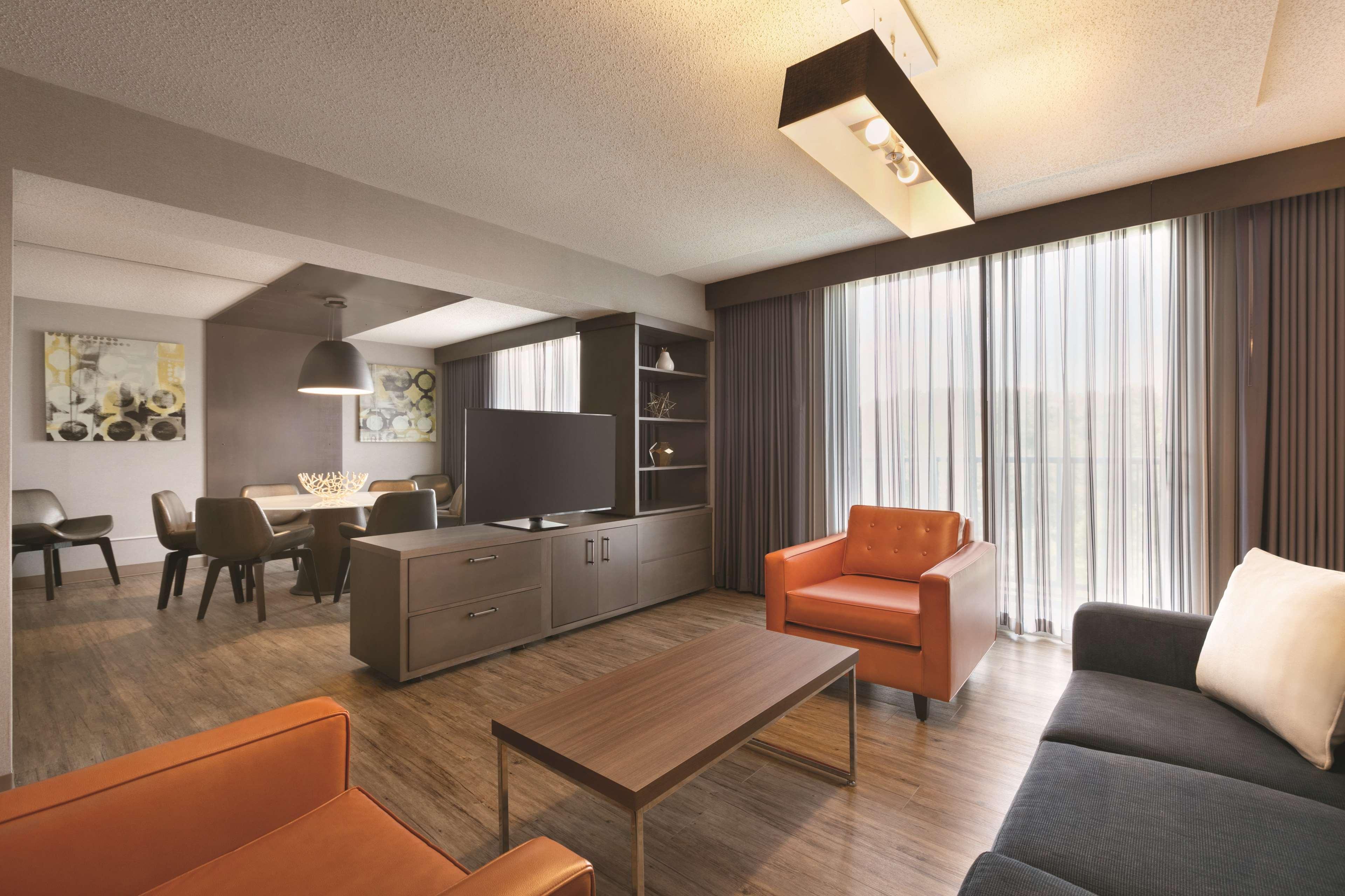 Hotel Embassy By Hilton Richmond Dumbarton
